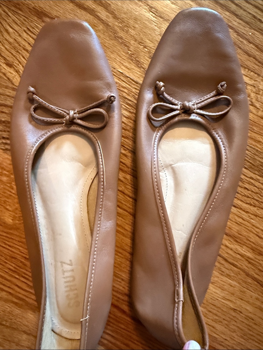 Schutz Classic Brown Leather Ballet Flats with Bow